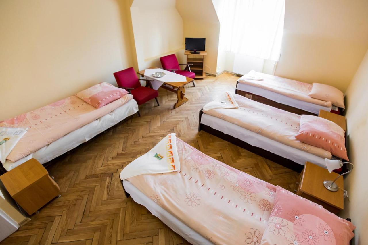 Palac W Kobylnikach Kruszwica Esterno foto